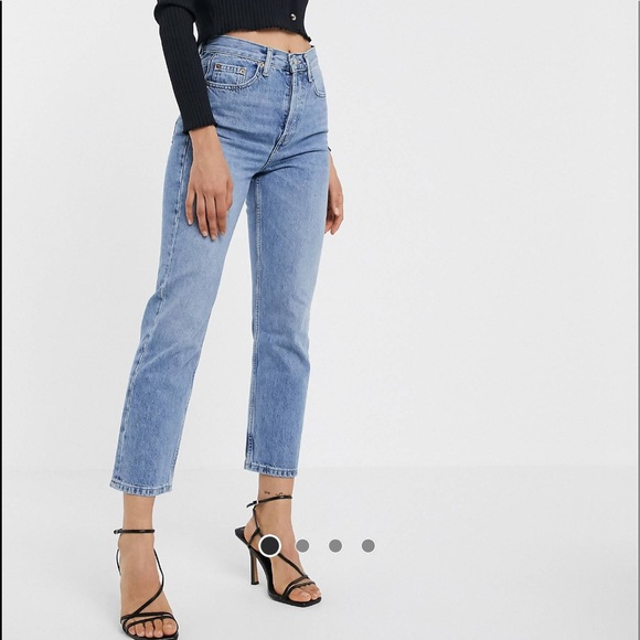 High waisted mom jeans 💙 - Picture 4 of 5